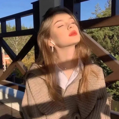 新版女生高级感头像图集 一共16张高清图