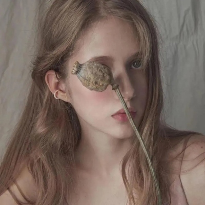 15张欧美风酷飒女生真人网图头像