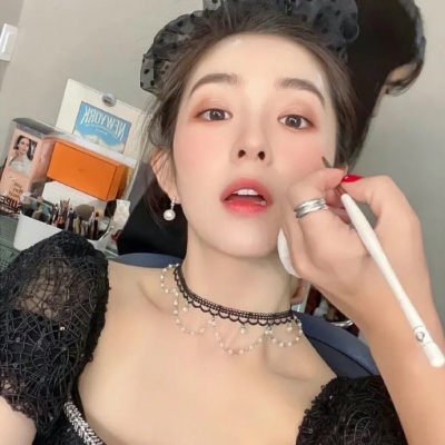 小众又高级！16张冷淡风女生头像合集