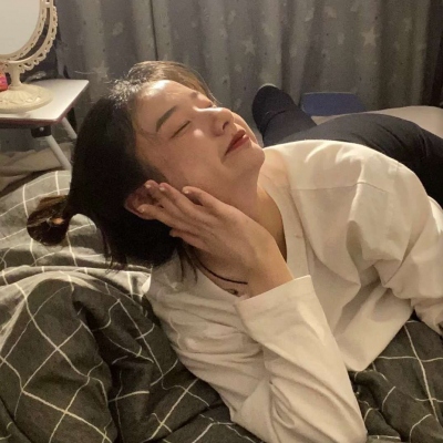17张真实感拉满的女生真人头像合集