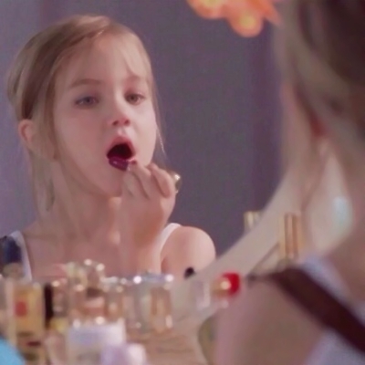 欧美小孩搞怪头像合集！酷拽又呆萌的女生头像素材共11张