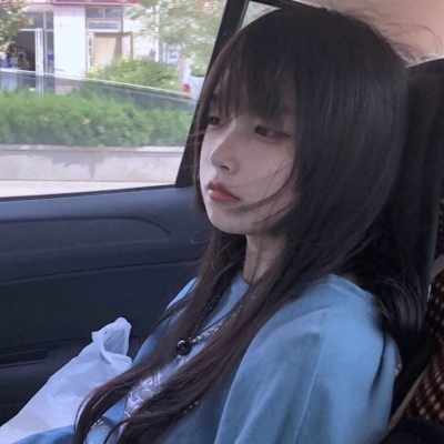 7张清新感拉满的蓝色系真人女生头像来啦