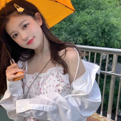 17张高级感女生小清新微信头像｜快来挑一张换起来