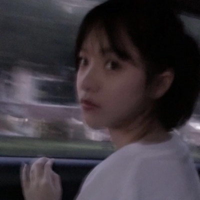 9张又丧又唯美的女生真人头像，氛围感拉满