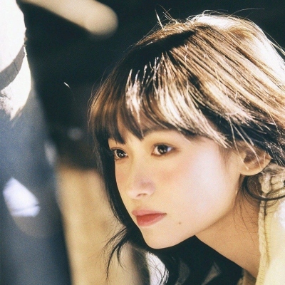 小脸头像网更新9张同一美女真实照片头像