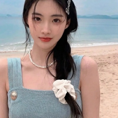 超有氛围感的女生真人头像合集，共12张