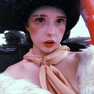 9张氛围感拉满的复古风女生头像，每张都有故事感