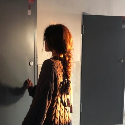 女生不露脸唯美背影真人头像（14张）