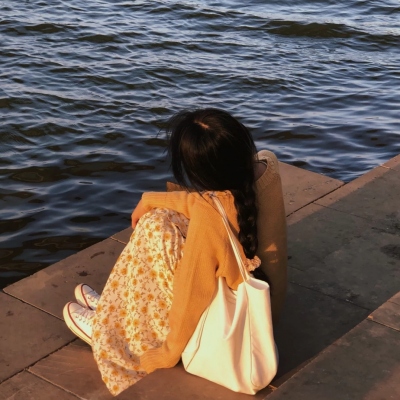 女生不露脸唯美背影真人头像（14张）