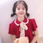 8张氛围感拉满的红色系女生头像 气质活力感拉满