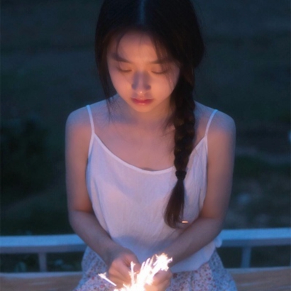 17张氛围感拉满的真人女生头像 精选高清意境女头