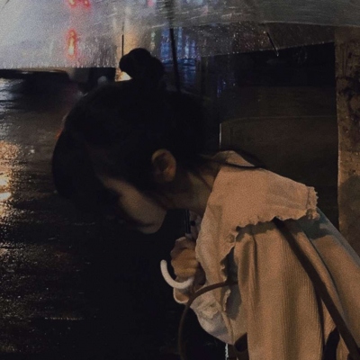 10张氛围感拉满的丧系女生真人伤感头像