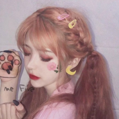 22张超潮女生头像合集 高清时尚又好看