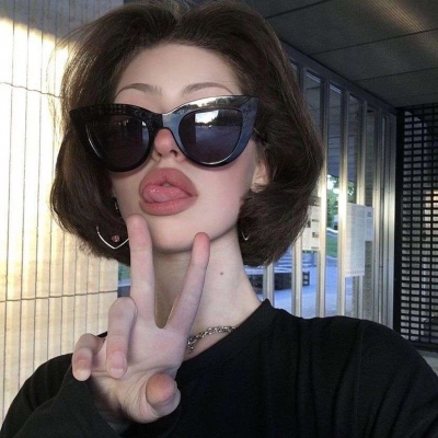 最新版微信欧美女生高清头像合集 共10张