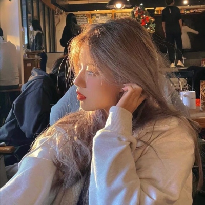 ins风温柔女生头像合集来了！10张氛围感拉满的漂亮头像