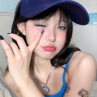 8张当下超火的女生微信头像，好看又百搭
