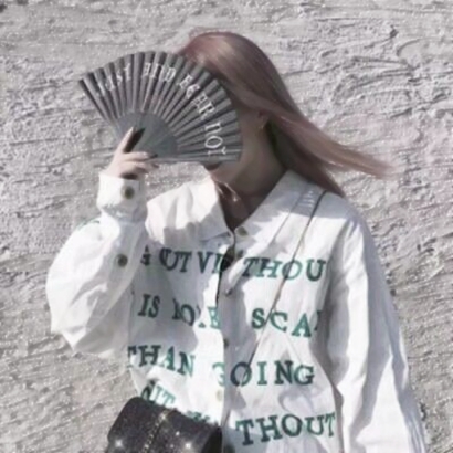 飒爽又带感！17张拿扇子的霸气女生头像合集