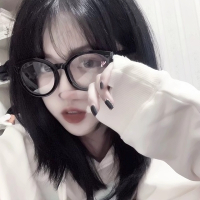 15张高清真人眼镜女生头像 个性氛围感拉满