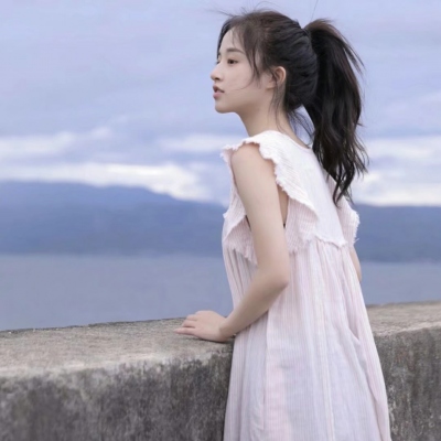 小脸头像网更新8张清纯干净女生露脸真人头像