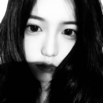 26张高清港风复古黑白女生头像，氛围感拉满