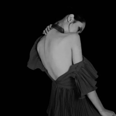 霸气冷艳黑色系真人女生头像 9张合集来啦