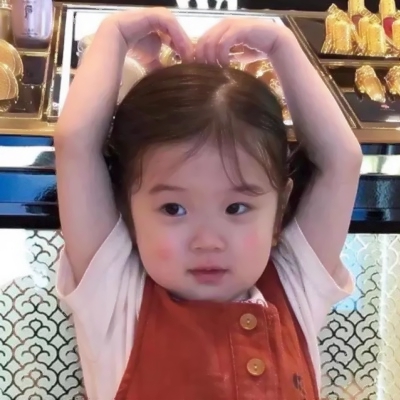 10张超萌搞怪小女孩头像 软乎乎超治愈