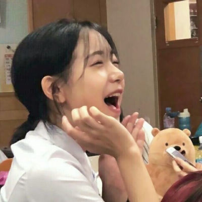 27张治愈感拉满！阳光大笑的女生高清头像合集