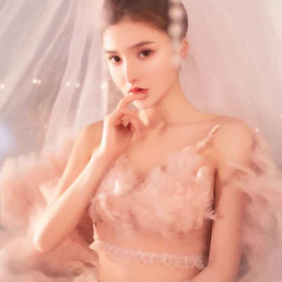 带女人味的性感女生头像！9张高清真人写真图分享