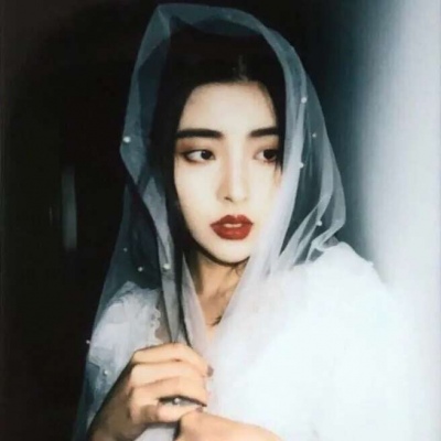 12张氛围感拉满的女生复古真人头像合集