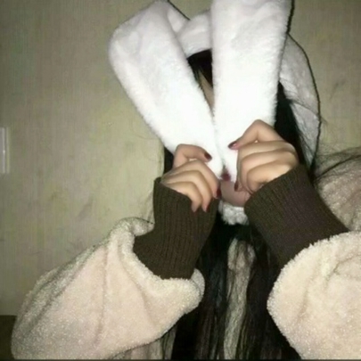17张高清兔耳女生真人头像 好看又治愈