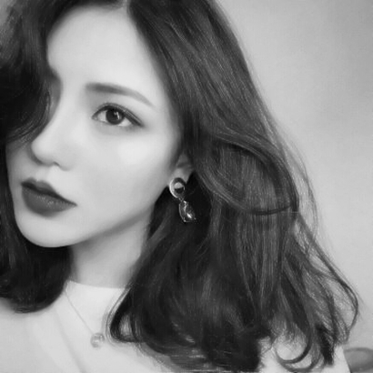 女生黑白微信头像合集 15张高清好看的美女头像