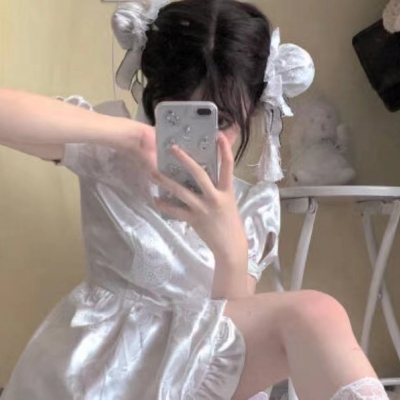 超火的酷飒女生真人头像 共8张