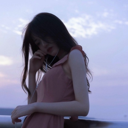 17张氛围感拉满的真人女生头像 精选高清意境女头