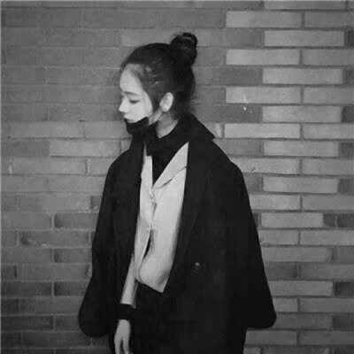 女生黑白丧系头像合集！10张又丧又酷的高清伤感女头