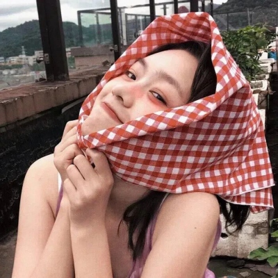 女生微信高清头像合集来啦！共11张最新款女生微信头像高清图片，同时提供大图、小图、方图、圆图多种查看模式，方便用户挑选适配的头像素材。