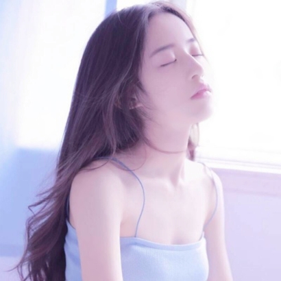 35张简约干净大气的女生微信头像合集