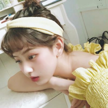 13张高清女生侧脸头像合集