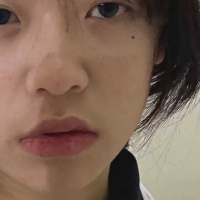9张小众ins风真人女生头像，个性感拉满