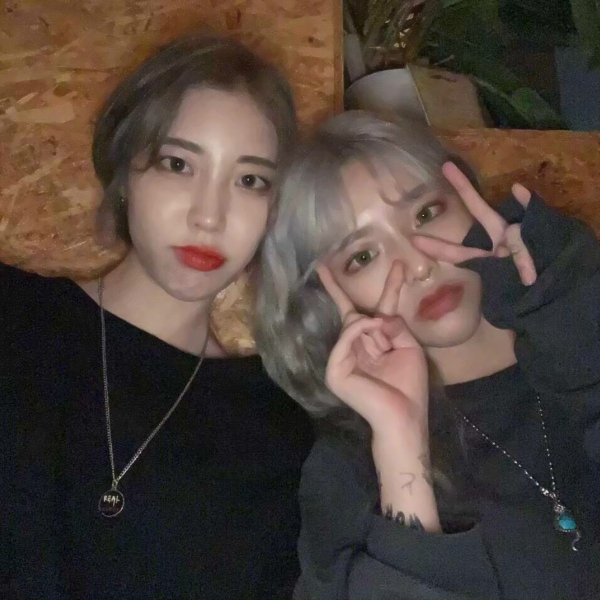 14张高清露脸御姐风闺蜜头像 好看又实用