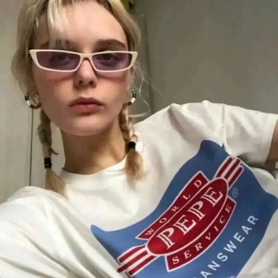 新版女生高级感头像图集 一共16张高清图