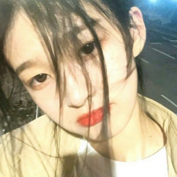 8张高清好看的女生大头贴头像合集