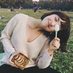 带笑意的女生头像 把快乐装进头像里