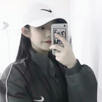 9张拿手机挡脸的高清自拍女生头像合集
