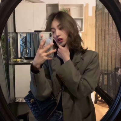 27张可爱真实的手机控女生头像合集