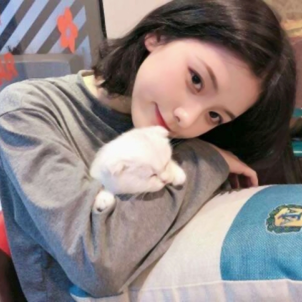 16张超清爽！简单干净气质女生高清头像合集