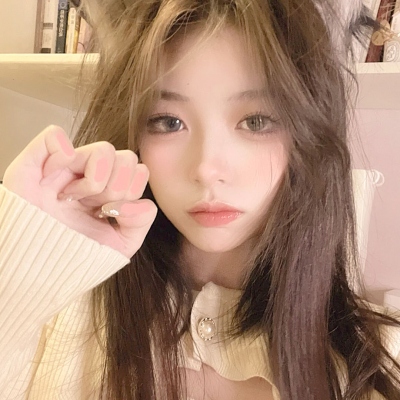 气质干净感拉满的女生头像合集，共16张