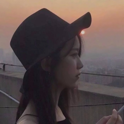 26张高清高冷戴帽女生头像合集