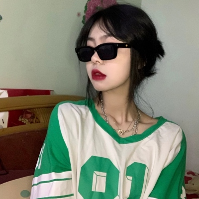 12张适配独立自信女生的真人头像图
