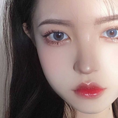 最新款个性女生头像来啦！共8张风格独特的女生头像合集，由小脸头像网更新发布，可供用户直接取用。