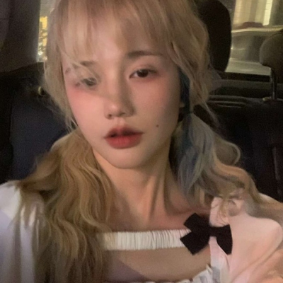 12张氛围感拉满的干净女生高级感头像